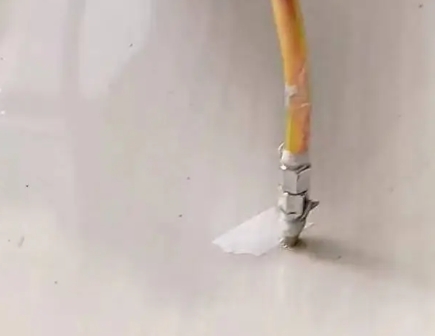 朝阳瓷砖空鼓维修公司专业解答在瓷砖铺贴过程中，如果使用的砂料过粗（如全部使用了粗砂），可能会导致以下问题